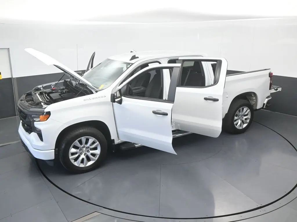 2022 Chevrolet Silverado - $25,631