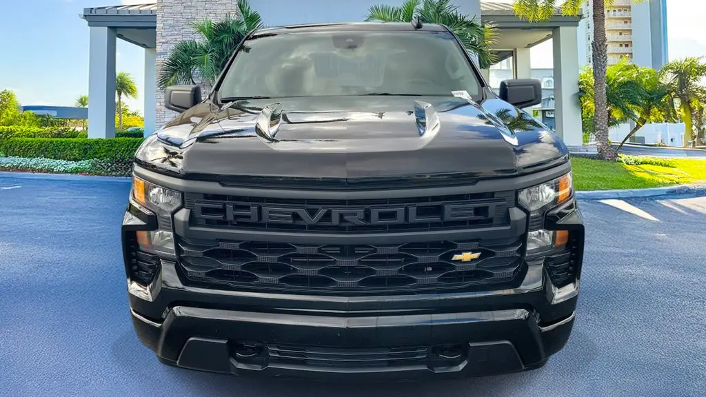 2025 Chevrolet Silverado 1500 Custom