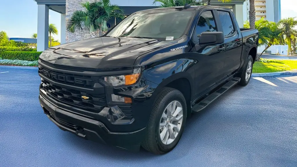 2025 Chevrolet Silverado 1500 Custom