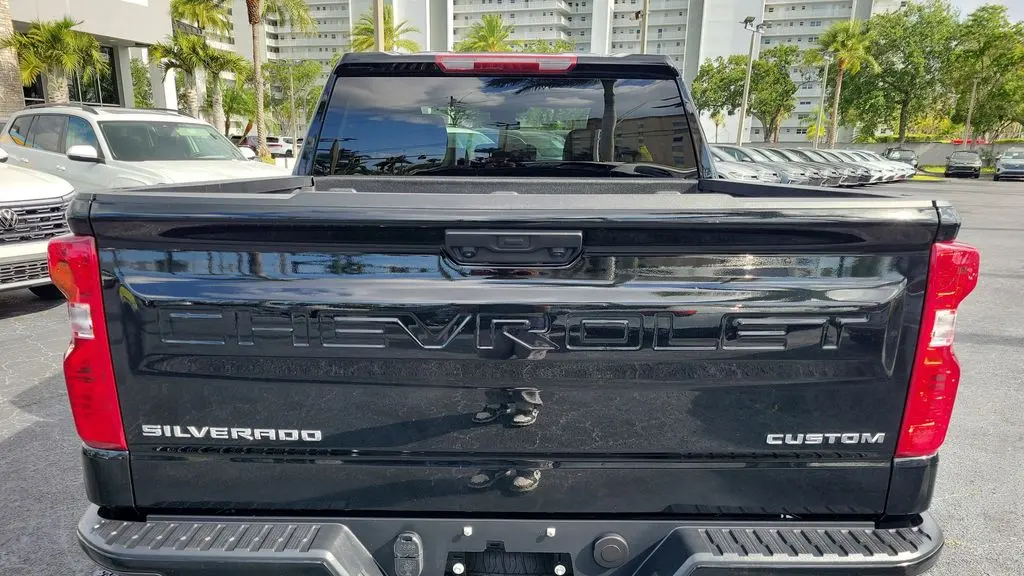 2025 Chevrolet Silverado 1500 Custom