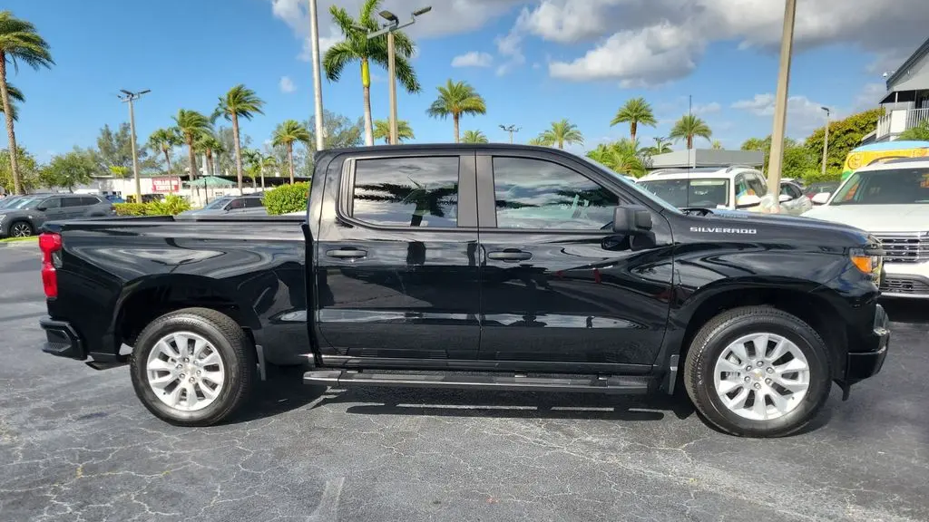 2025 Chevrolet Silverado 1500 Custom