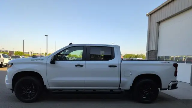 2025 Chevrolet Silverado 1500 Custom