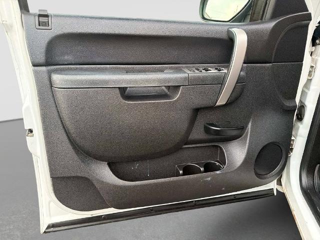 2013 Chevrolet Silverado - $8,876