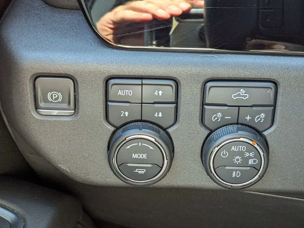 2023 Chevrolet Silverado - $46,900