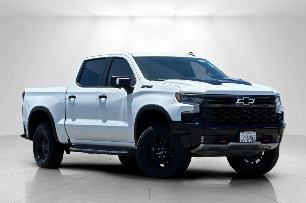 2023 Chevrolet Silverado - $42,995