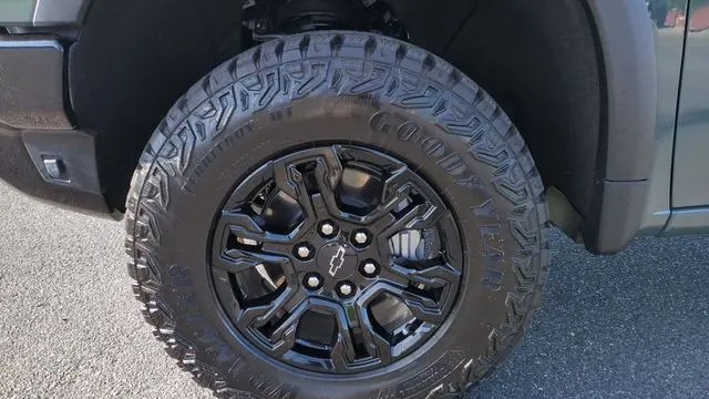 2025 Chevrolet Silverado 1500 ZR2