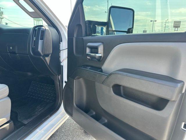 2018 Chevrolet Silverado - $17,780