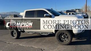 2018 Chevrolet Silverado 1500 with Summit White Exterior