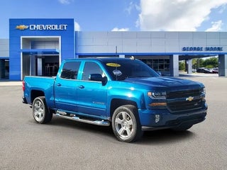 2018 Chevrolet Silverado 1500 with Deep Ocean Blue Metallic Exterior