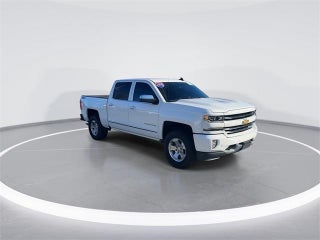 2018 Chevrolet Silverado 1500 with Summit White Exterior