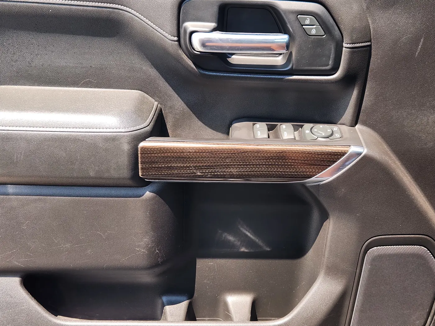 2019 Chevrolet Silverado - $21,912