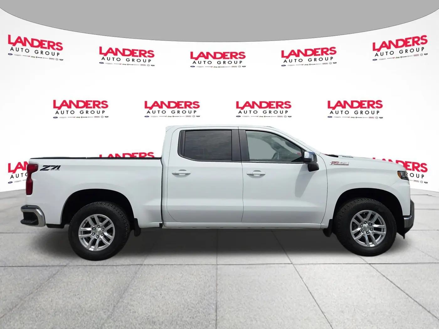 2020 Chevrolet Silverado 1500 LT — photo 1 of 12