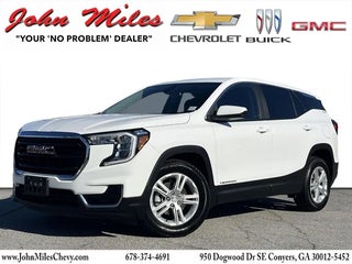 2024 GMC Terrain with Summit White Exterior