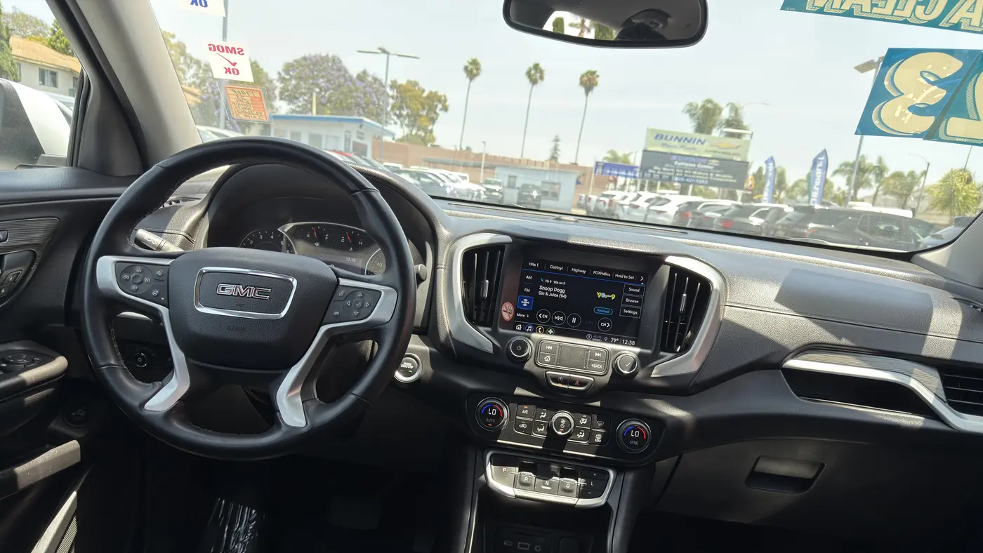 2023 GMC Terrain SLT