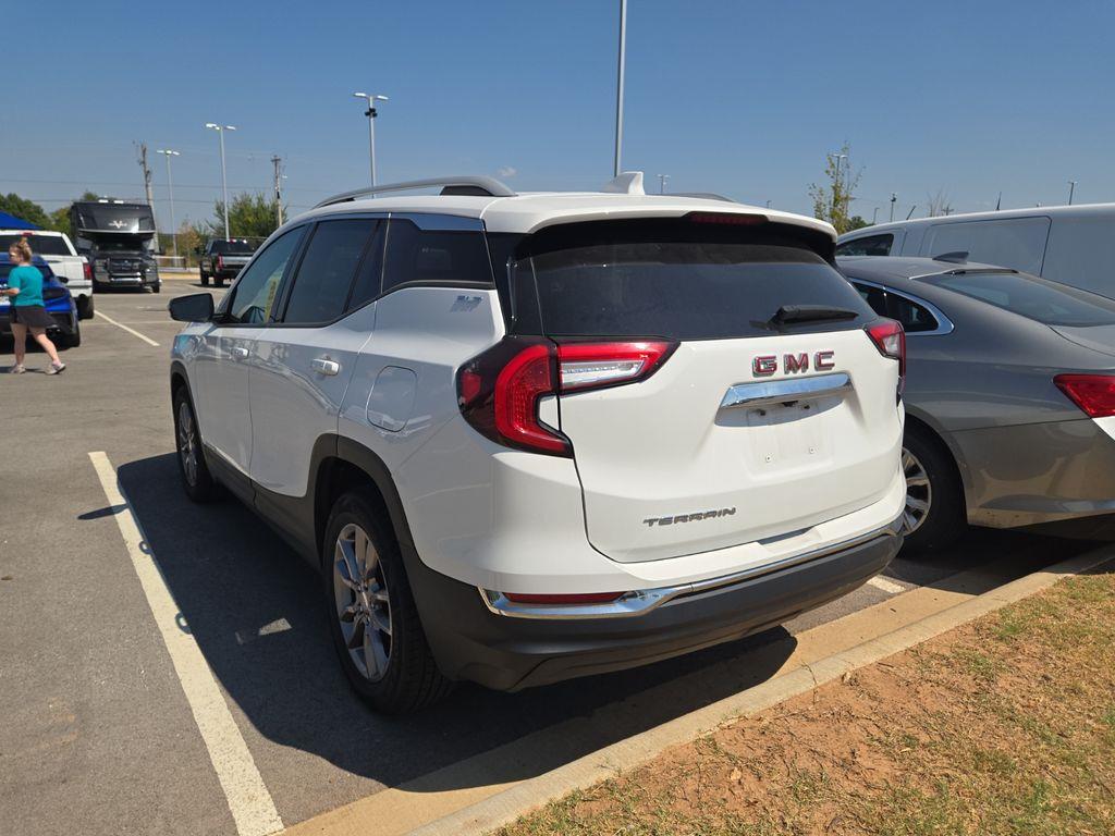 2024 GMC Terrain SLT — photo 1 of 4