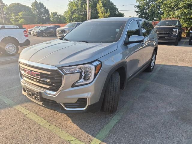 2024 GMC Terrain SLE — photo 1 of 12