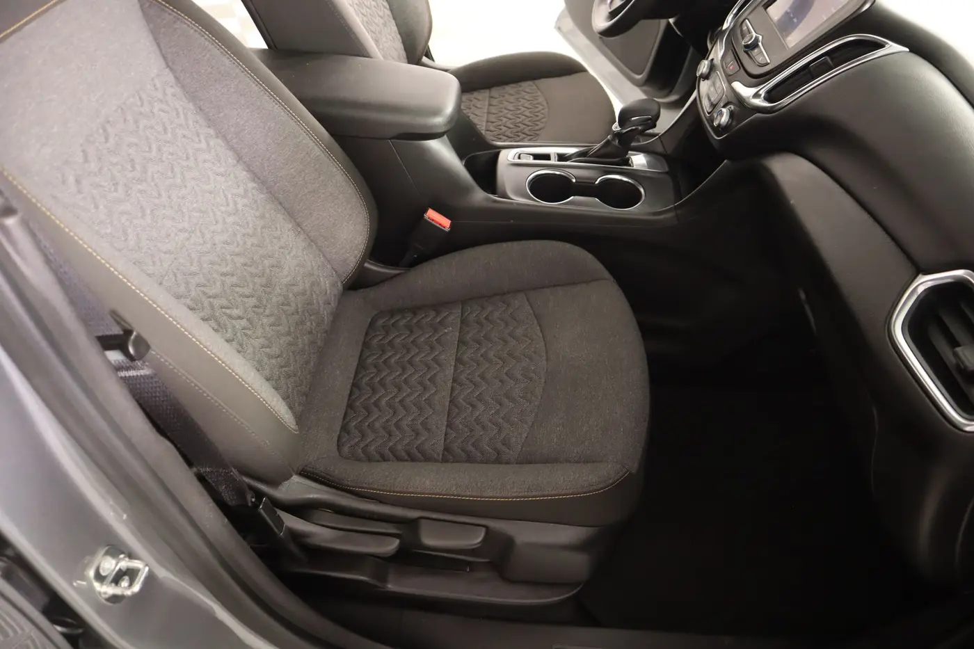 2023 Chevrolet Equinox - $17,997