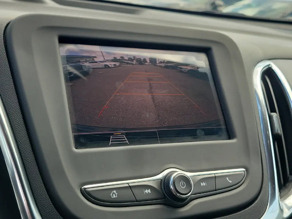 2022 Chevrolet Equinox - $17,495