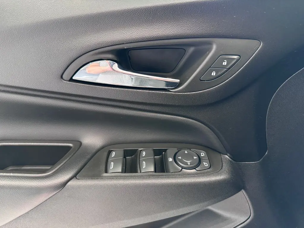 2022 Chevrolet Equinox - $19,987
