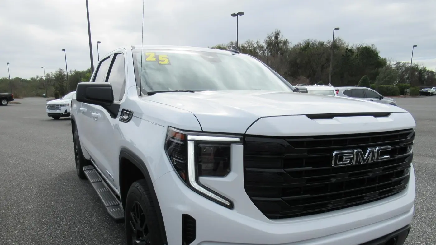 2025 GMC Sierra 1500 Elevation