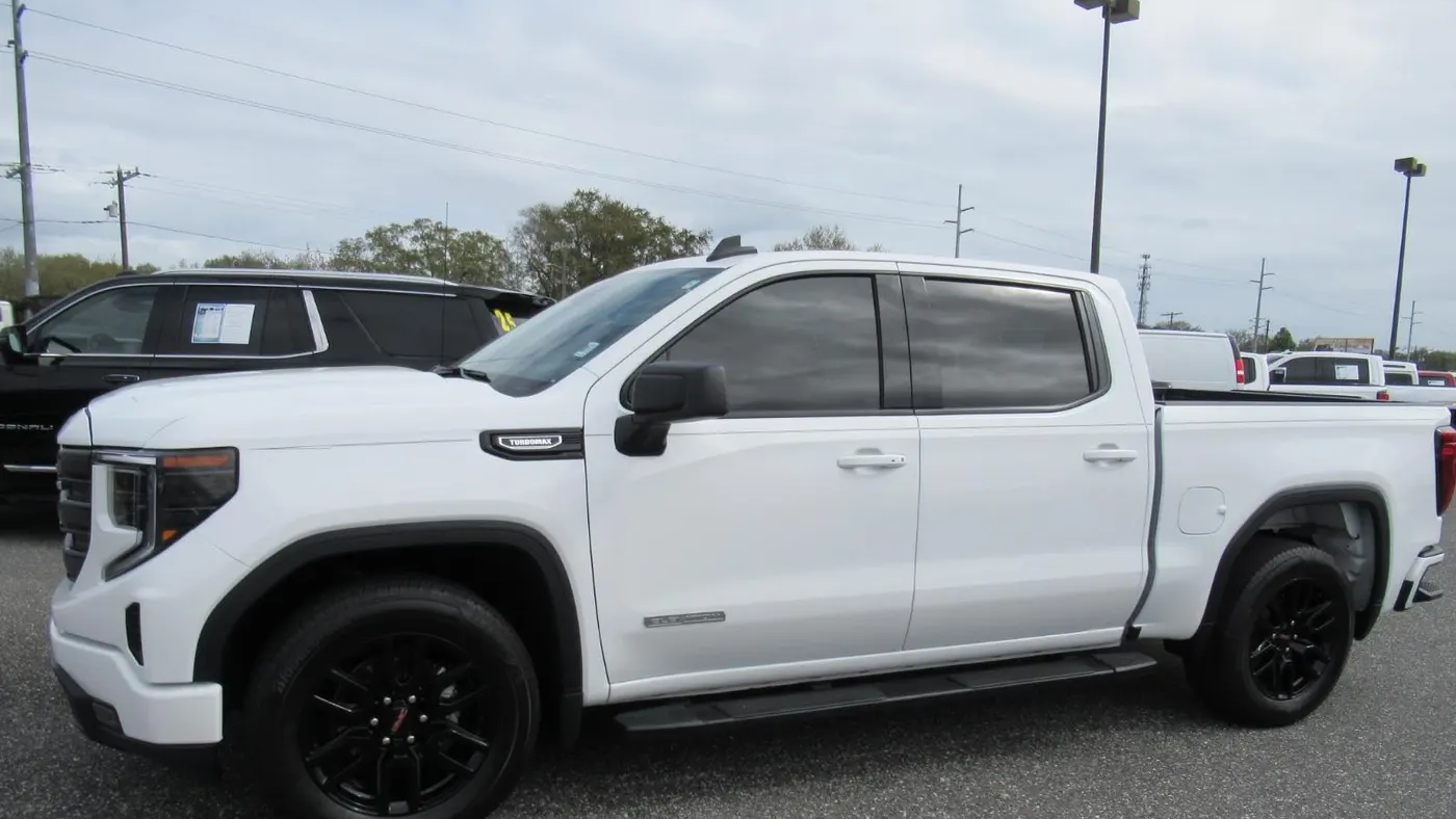 2025 GMC Sierra 1500 Elevation