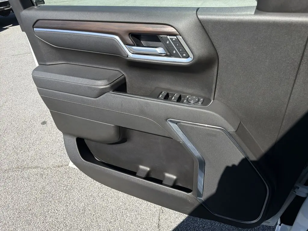 2025 GMC Sierra - $40,599