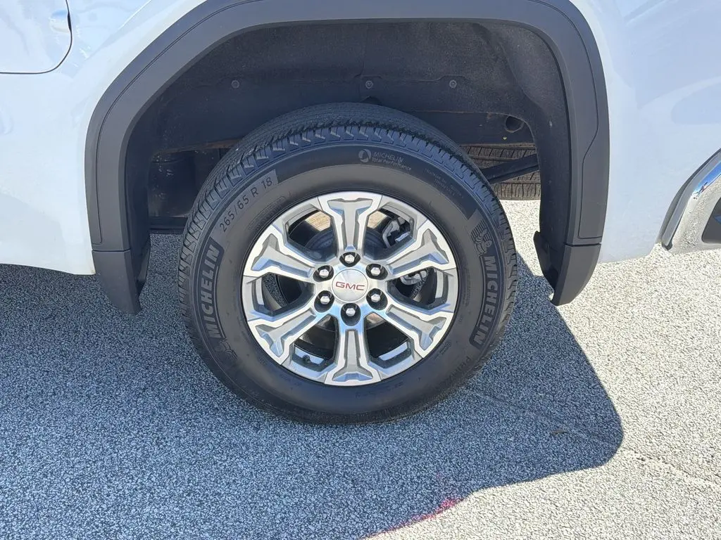 2025 GMC Sierra - $40,599