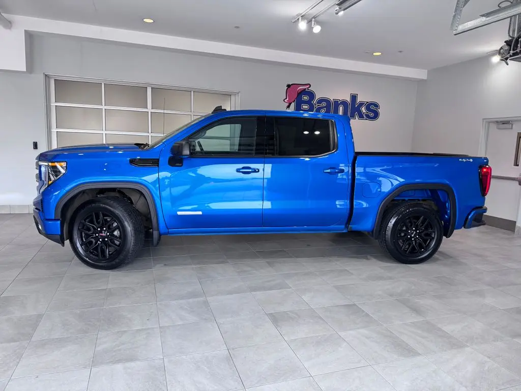 2023 GMC Sierra - $30,487