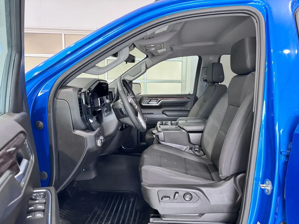 2023 GMC Sierra - $30,487