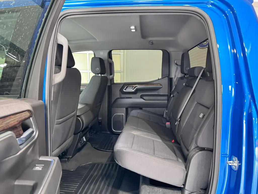 2023 GMC Sierra - $30,487