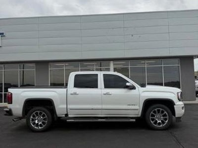 2017 GMC Sierra 1500 4X4 Denali 4DR Crew Cab 5.8 FT. SB