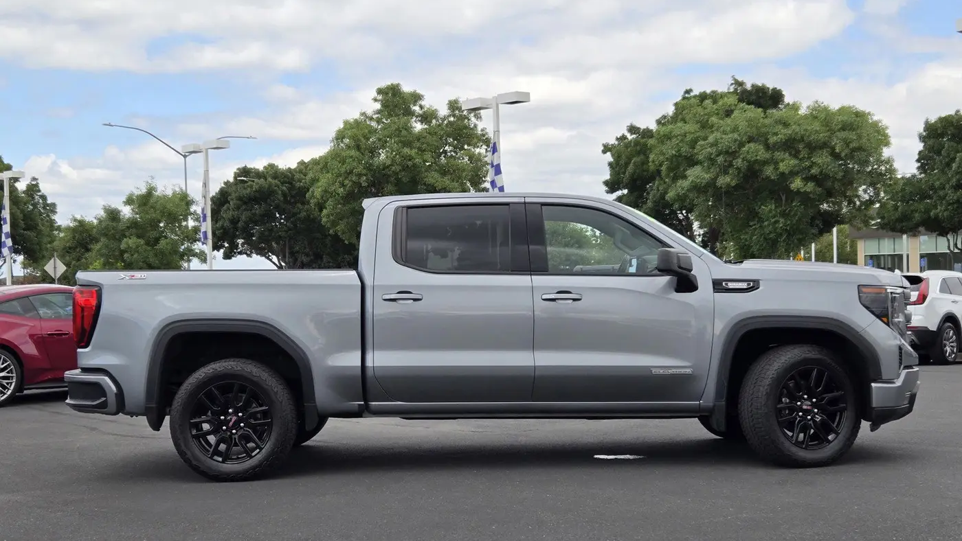 2025 GMC Sierra 1500 Elevation