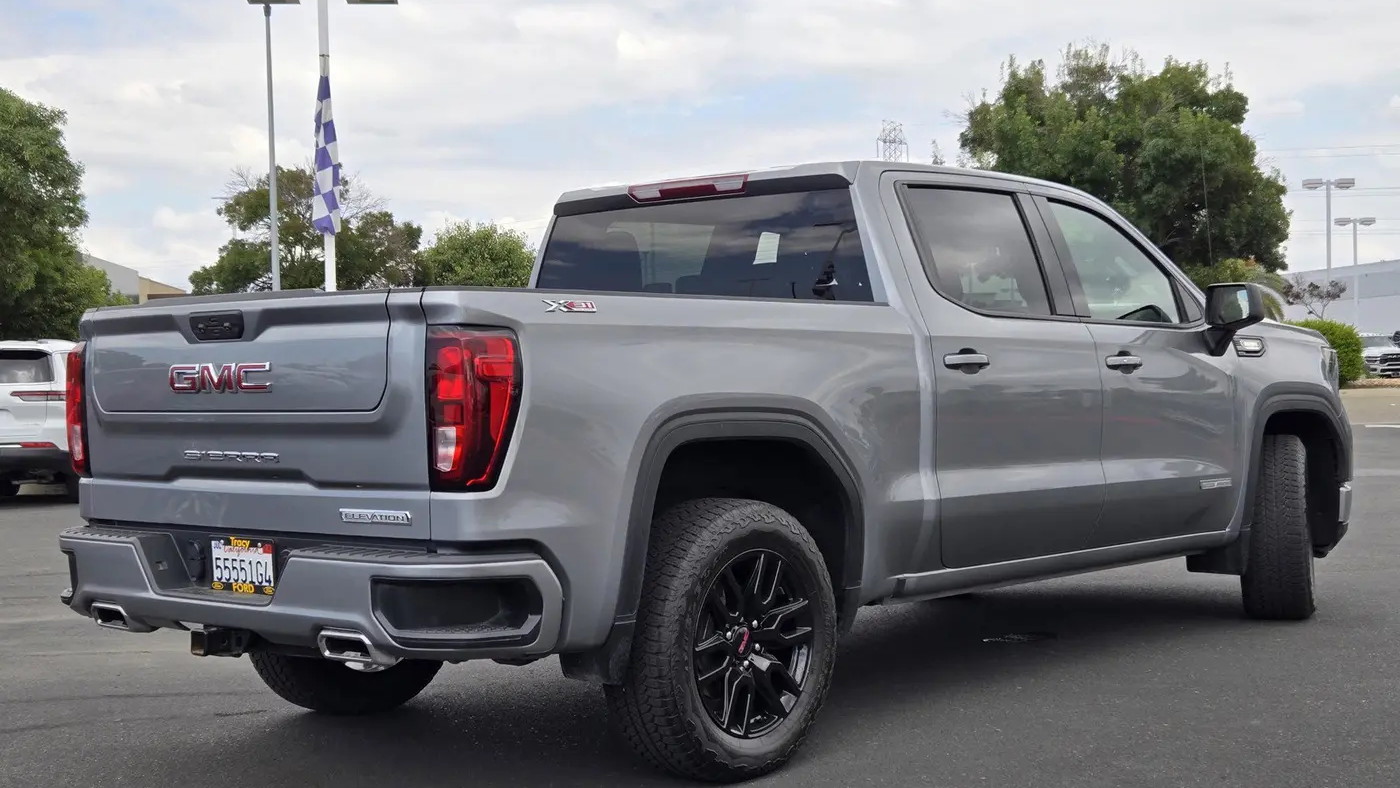 2025 GMC Sierra 1500 Elevation