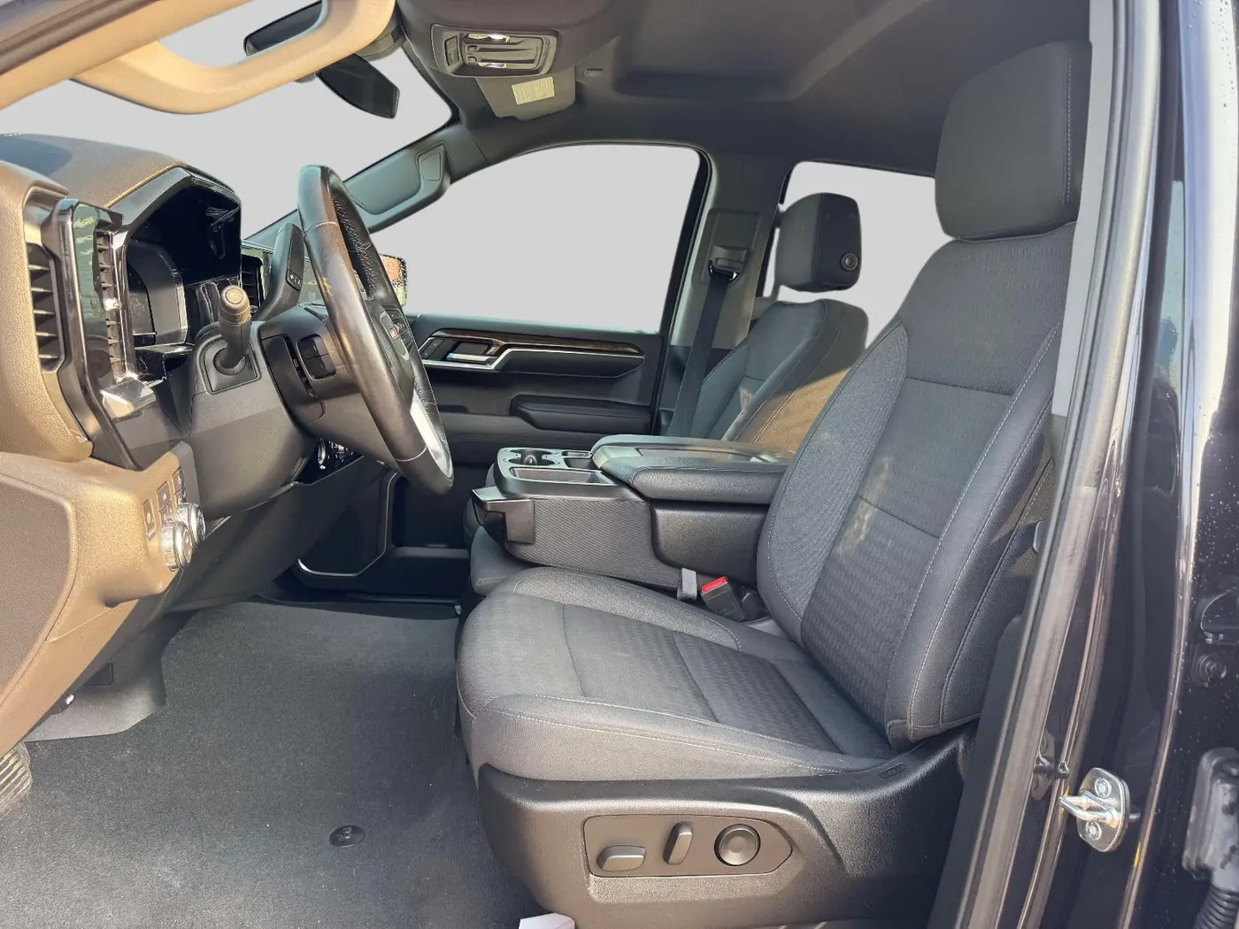2022 GMC Sierra - $37,990