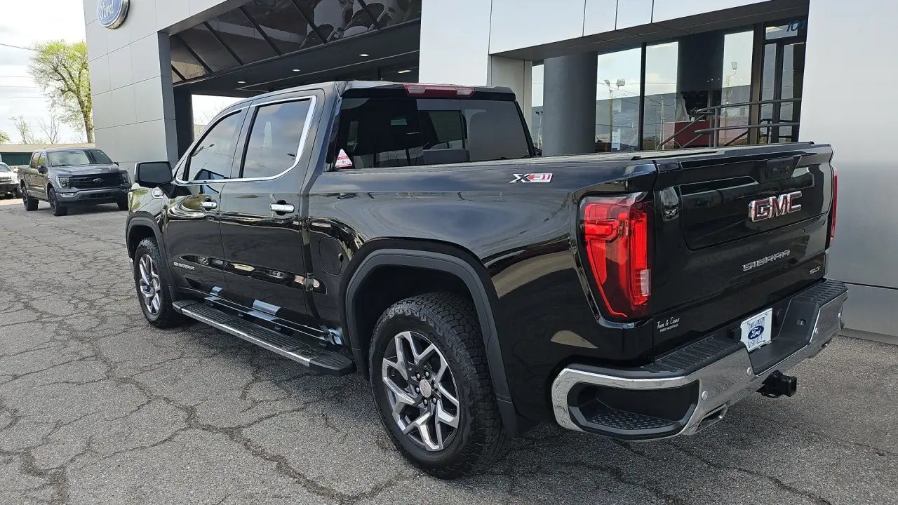 2024 GMC Sierra 1500 SLT