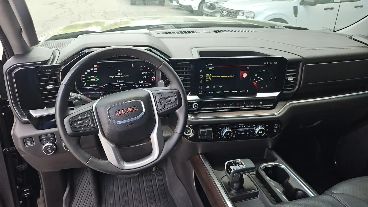 2024 GMC Sierra 1500 SLT