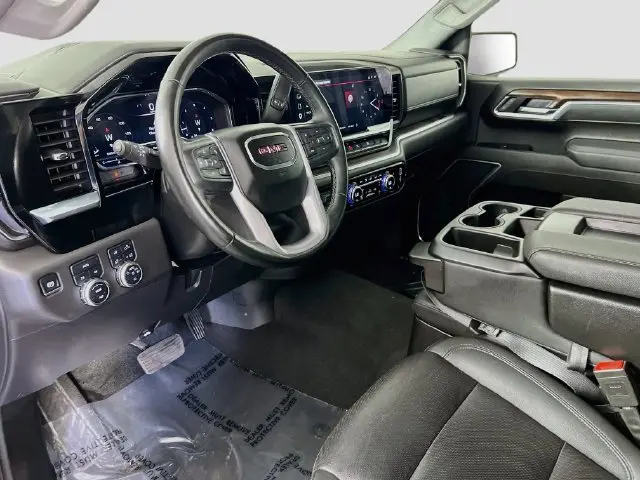 2025 GMC Sierra - $41,800