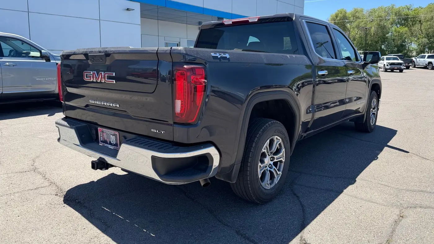 2025 GMC Sierra 1500 SLT
