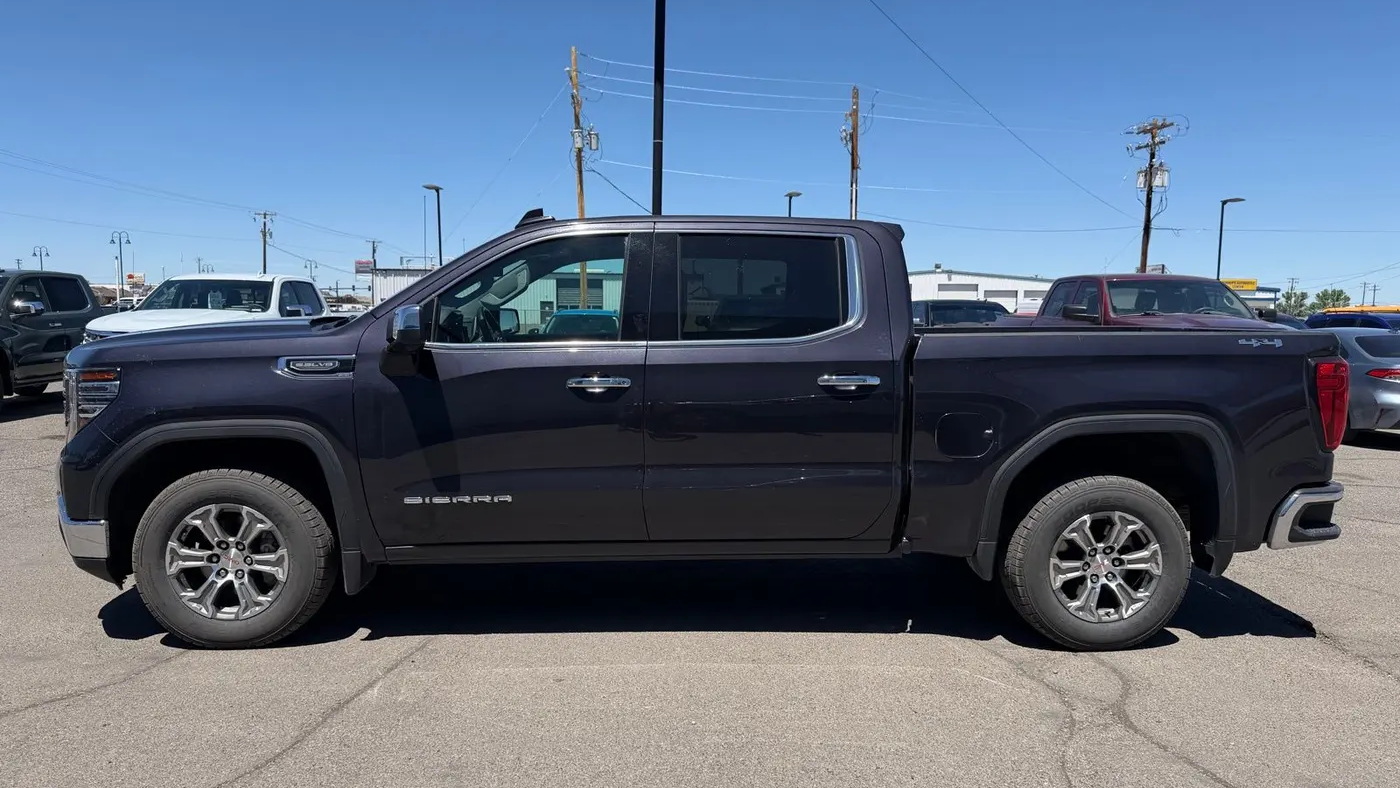 2025 GMC Sierra 1500 SLT