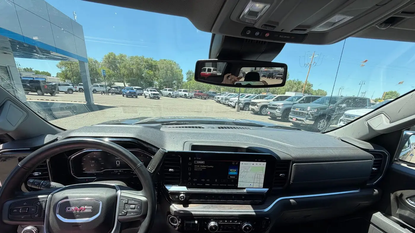 2025 GMC Sierra 1500 SLT