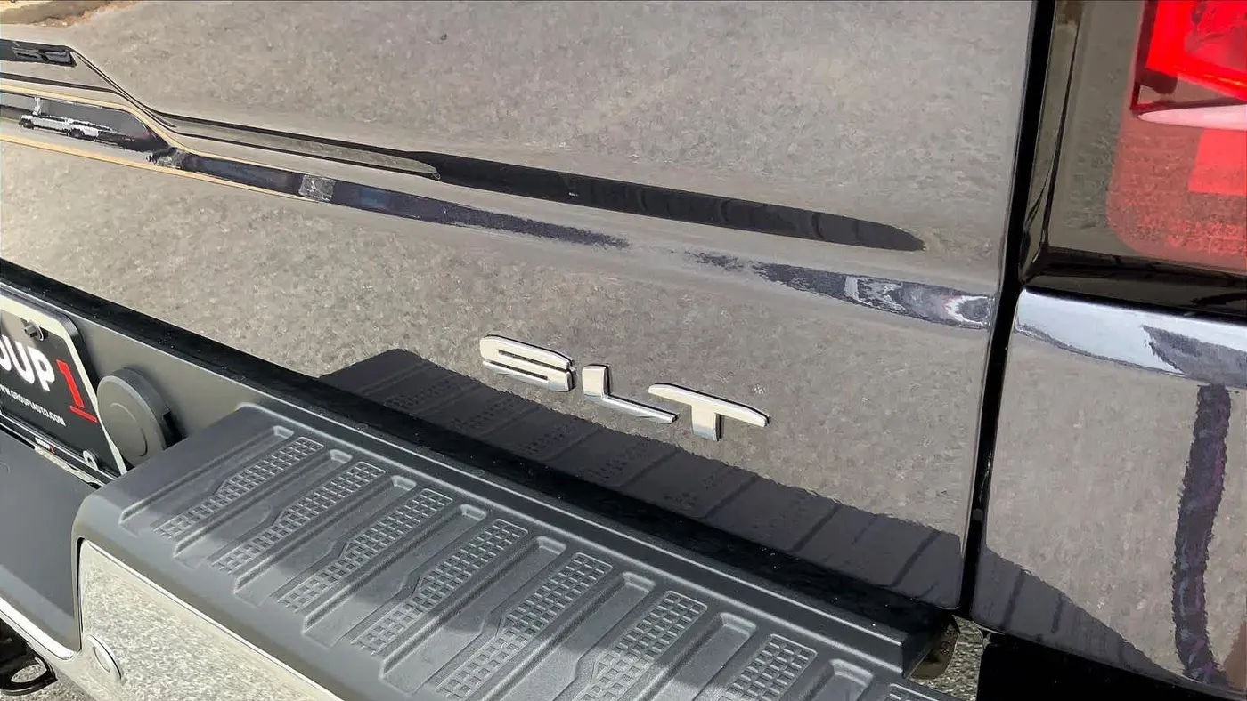 2025 GMC Sierra 1500 SLT