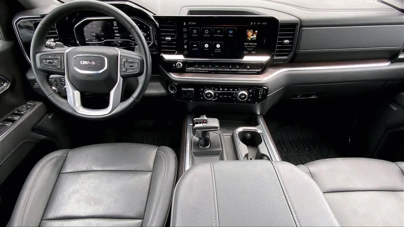 2025 GMC Sierra 1500 SLT