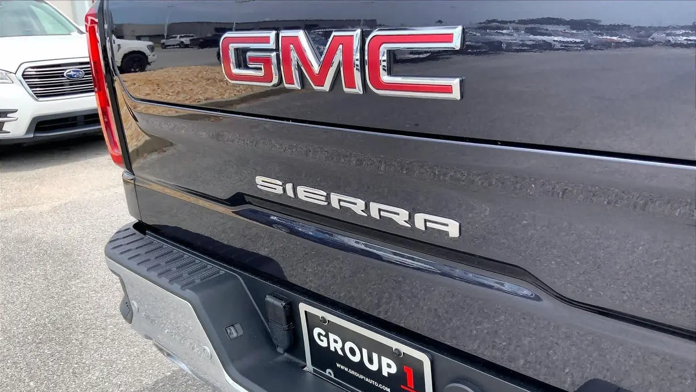 2025 GMC Sierra 1500 SLT