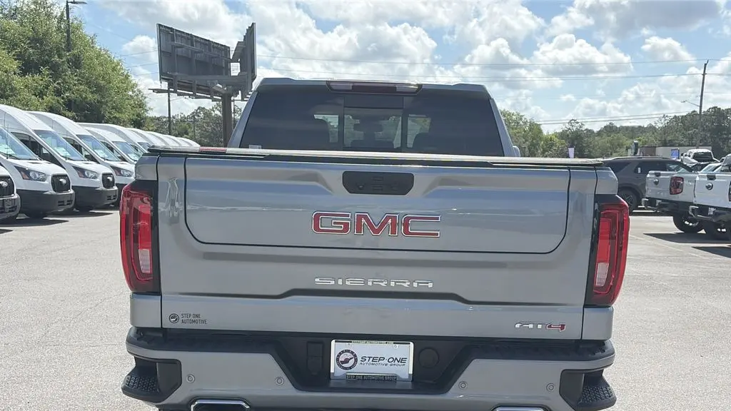 2025 GMC Sierra 1500 AT4