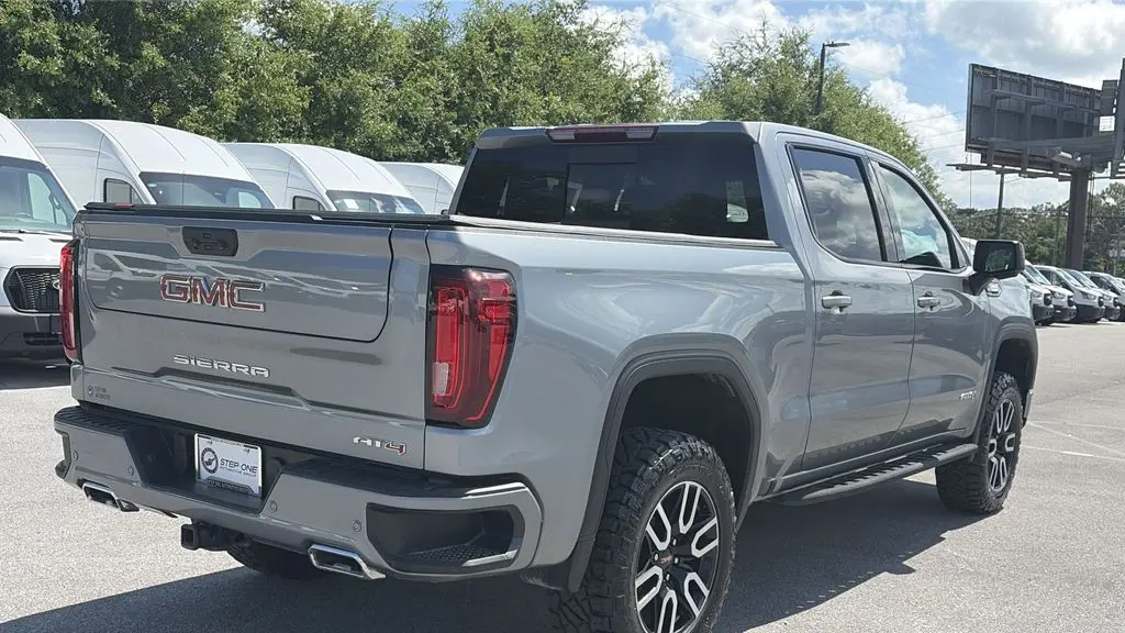 2025 GMC Sierra 1500 AT4