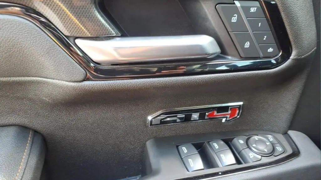2025 GMC Sierra 1500 AT4