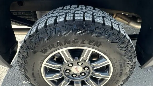 2025 GMC Sierra 1500 AT4