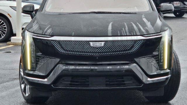 2025 Cadillac OPTIQ Luxury 1