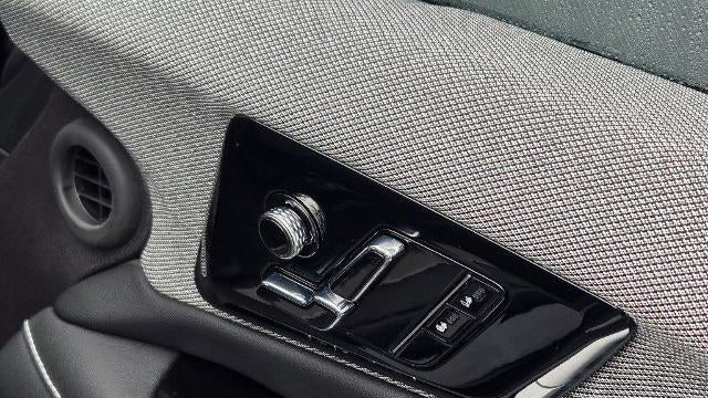 2025 Cadillac OPTIQ Luxury 1