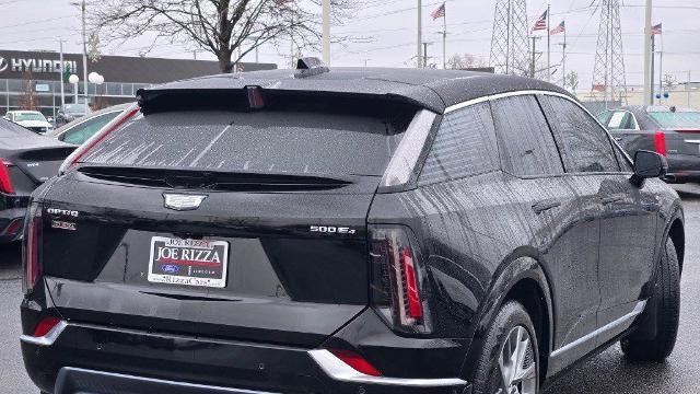2025 Cadillac OPTIQ Luxury 1